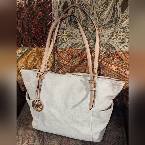 Michael Kors Jet Set Tote - Picture 1 of 16